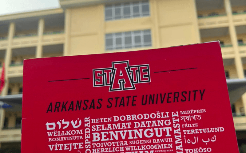 A-State ghé thăm các trường THPT tại Hà Nội.