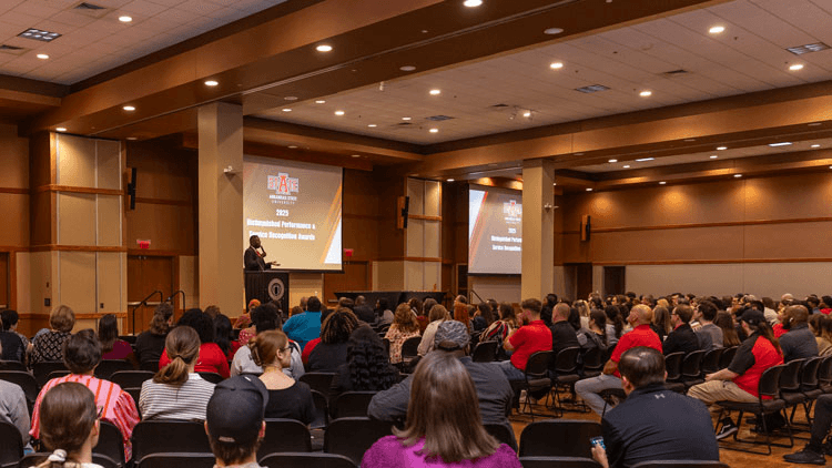 Đại Học Arkansas State Vinh Danh Đội Ngũ Nhân Sự Cống Hiến: Nền Tảng Vững Chắc Cho Môi Trường Học Thuật Xuất Sắc