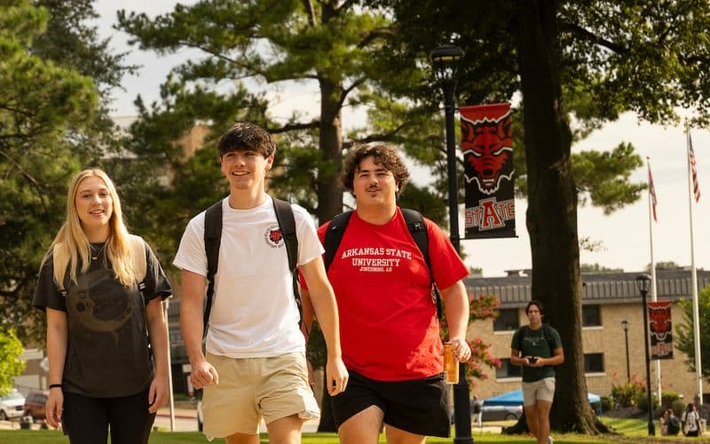 Bầu không khí học đường sôi động: Ngày đầu tiên quay trở lại Đại học Bang Arkansas kỳ Thu 2025