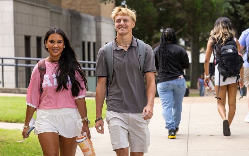 Bầu không khí học đường sôi động: Ngày đầu tiên quay trở lại Đại học Bang Arkansas kỳ Thu 2025