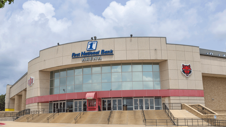 Sân Vận Động First National Bank Arena Chào Đón Loạt Siêu Sao Âm Nhạc Mùa Thu Này