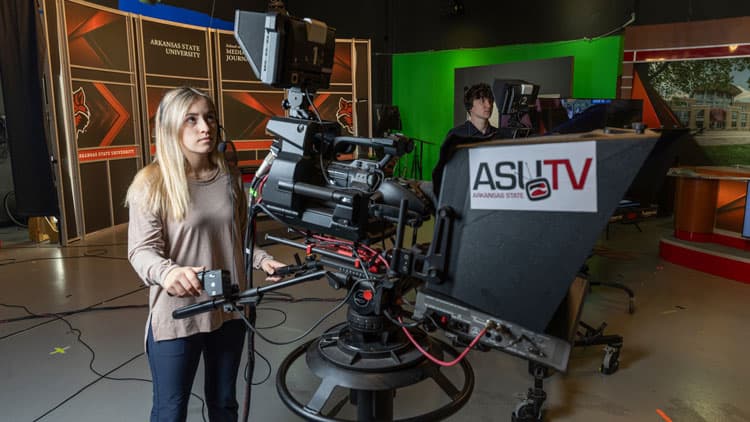 Trường quay ASU-TV của Arkansas State University, nơi sinh viên thực hiện chương trình truyền hình trực tiếp