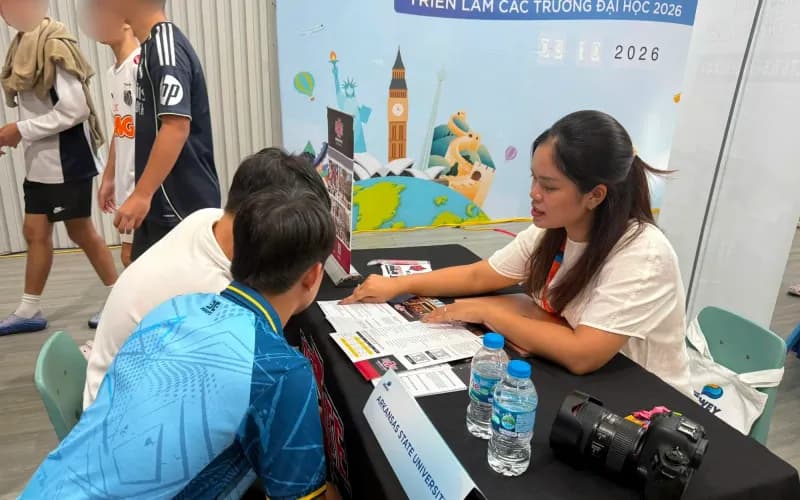 Tư vấn tại bàn A-State, Dewey University Fair 2026 — Triển lãm các trường đại học 2026, The Dewey Schools Tây Hồ Tây