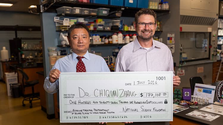 TS. Chiqian Zhang, giảng viên ngành Kỹ thuật xây dựng tại Arkansas State University