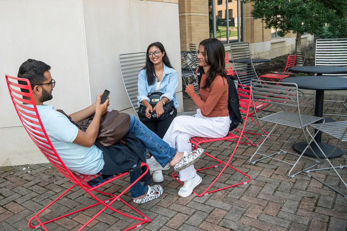 Sinh viên Arkansas State University trong khuôn viên trường tại Jonesboro — nhịp sống thường ngày của một sinh viên ở Arkansas.
